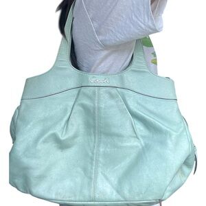 THIS HAS SOLD ON ANOTHER SITE 
Vintage Coach Shoulder Bag